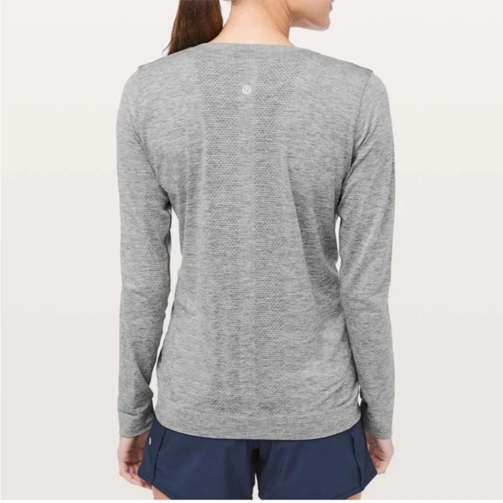 Lululemon Swiftly Tech Long Sleeve Breeze Relaxed Fit Slate Gray / White Size 8